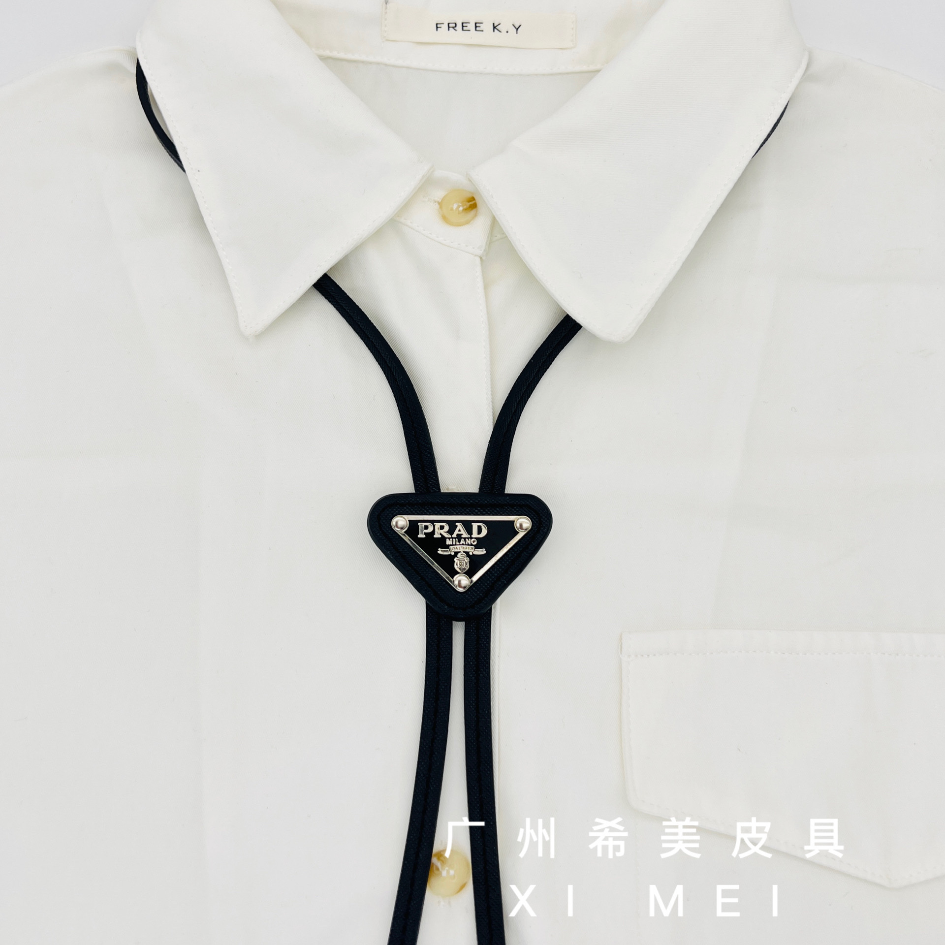 트렌디 한 P 홈 반전 삼각형 편지 게으른 나비 넥타이 가죽 넥타이 남자와 여자의 같은 스타일 셔츠 장식 조정 넥타이