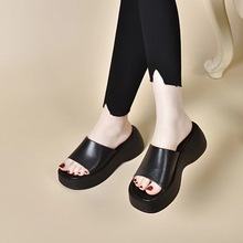 品牌真皮厚底坡跟拖鞋女夏外穿高跟一字拖松糕底防水台露趾半拖鞋