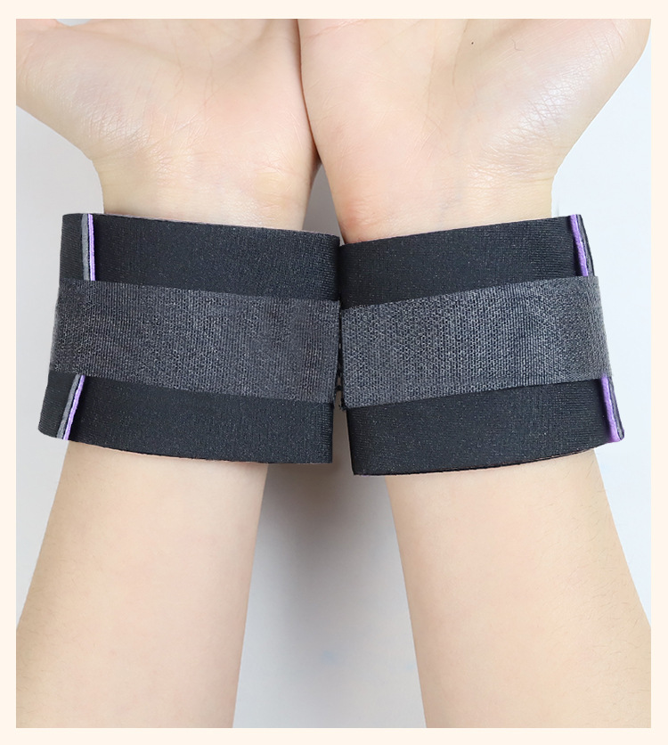 SM Bondage Hand and Foot Cuffs Set in Black Neoprene Fabric for Couples — detail image 13