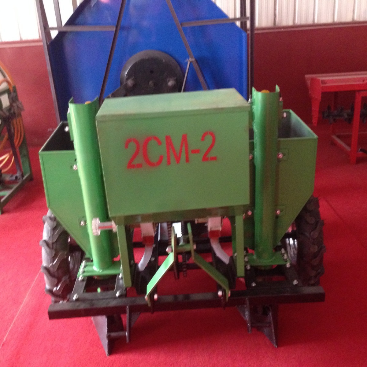 马铃薯播种机  双行种植机  拖拉机悬挂种植机  起垄  镇压 施肥