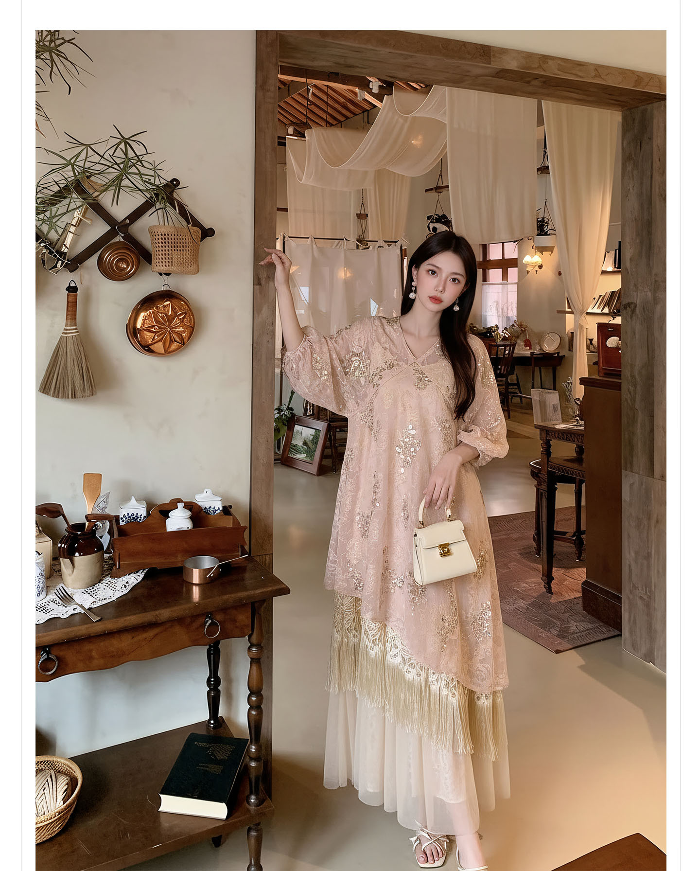Đầm maxi nữ thắt eo họa tiết hoa thêu phong cách tân cổ điển hai dây — màu hồng chi tiết 8