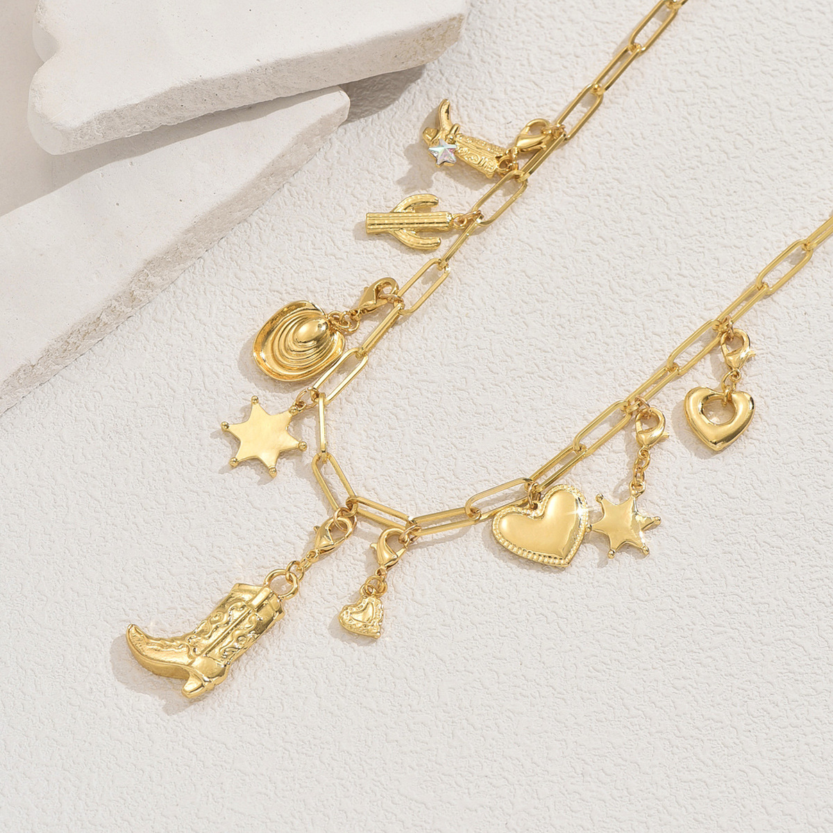 Collar con colgante de estrella y corazón geométrico mujer_voghion.com