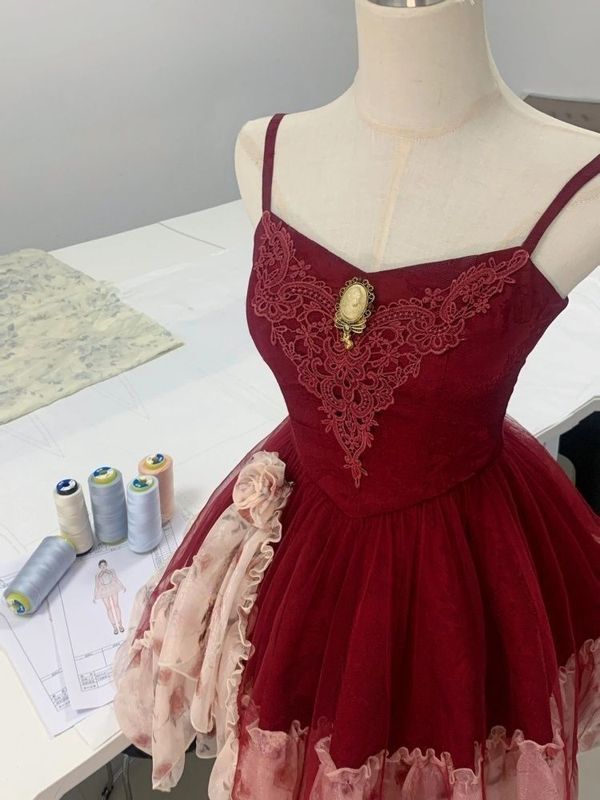 夏の宮殿スタイルの絶妙なヘビーレースウエストプリンセスドレス新しいシフォンスプライシングデザインサスペンダードレス|undefined