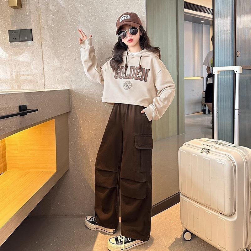 Girls' Autumn Outfit Set 2025 New Style, Stylish and Trendy Sweatshirt and Cargo Pants Two-Piece Set for Medium and Large Children