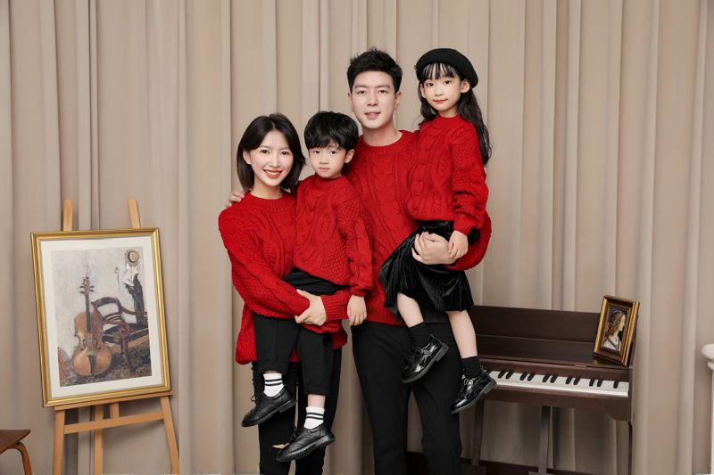 Family of three or four Family photo Parent-Child outfit Family-Child outfit Mother-child Parent-Child outfit Autumn and winter thickened twist sweater
