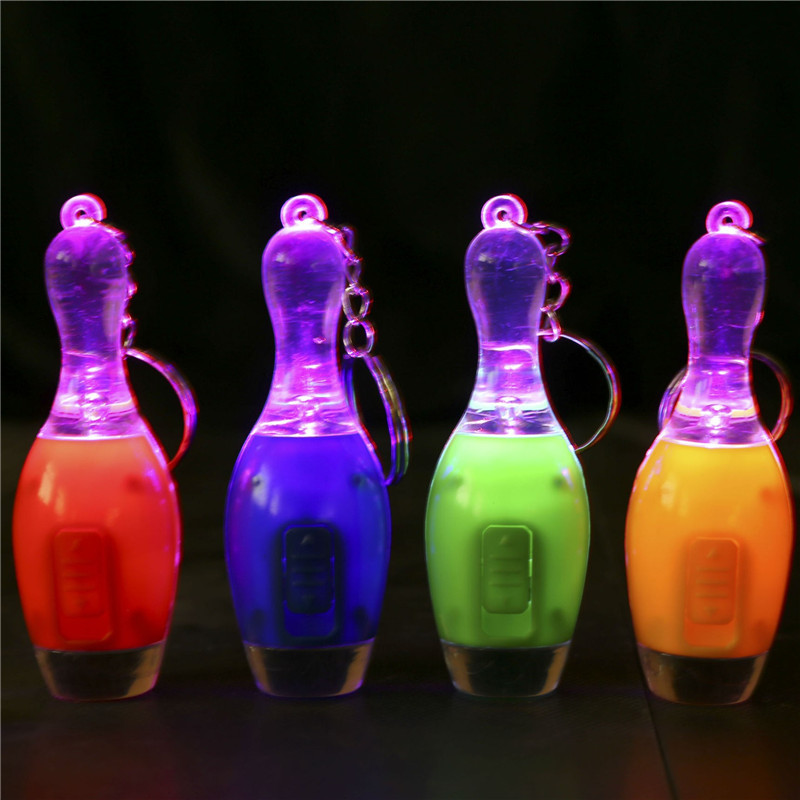 LED de dibujos animados luminoso llavero lámpara de color bolsos creativos colgantes juguetes luminosos para niños micro comercio escaneo de código pequeño regalo