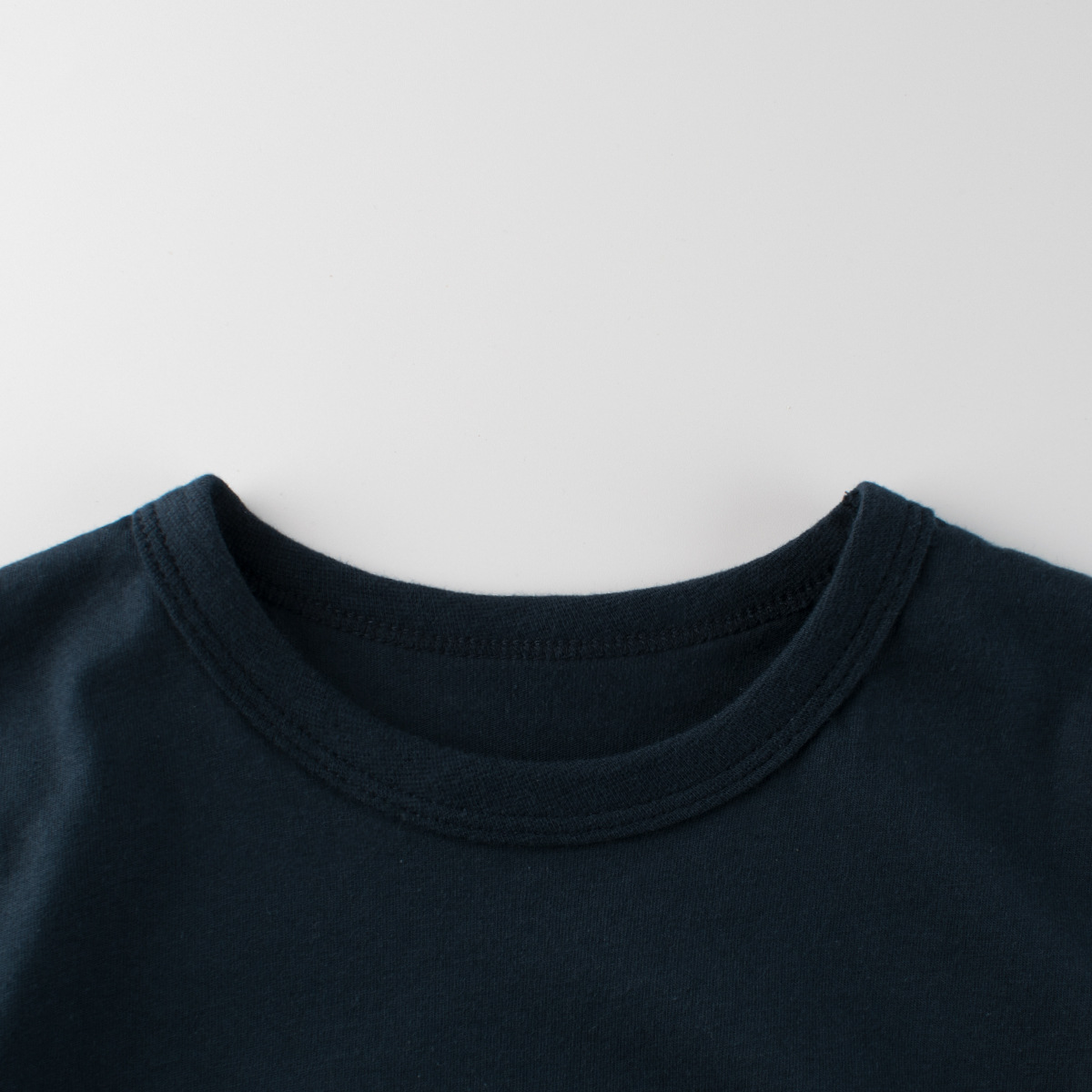 27kids ropa para niños transfronterizos camiseta de manga corta para niños 2025 verano nuevo estilo camisa de fondo de cuello redondo para niños cabello de una pieza