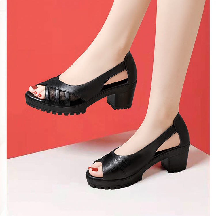 Verano nuevos zapatos de mujer estilo étnico retro peep toe sandalias huecas romanas tacón grueso baile de mediana edad y ancianos zapatos de mamá