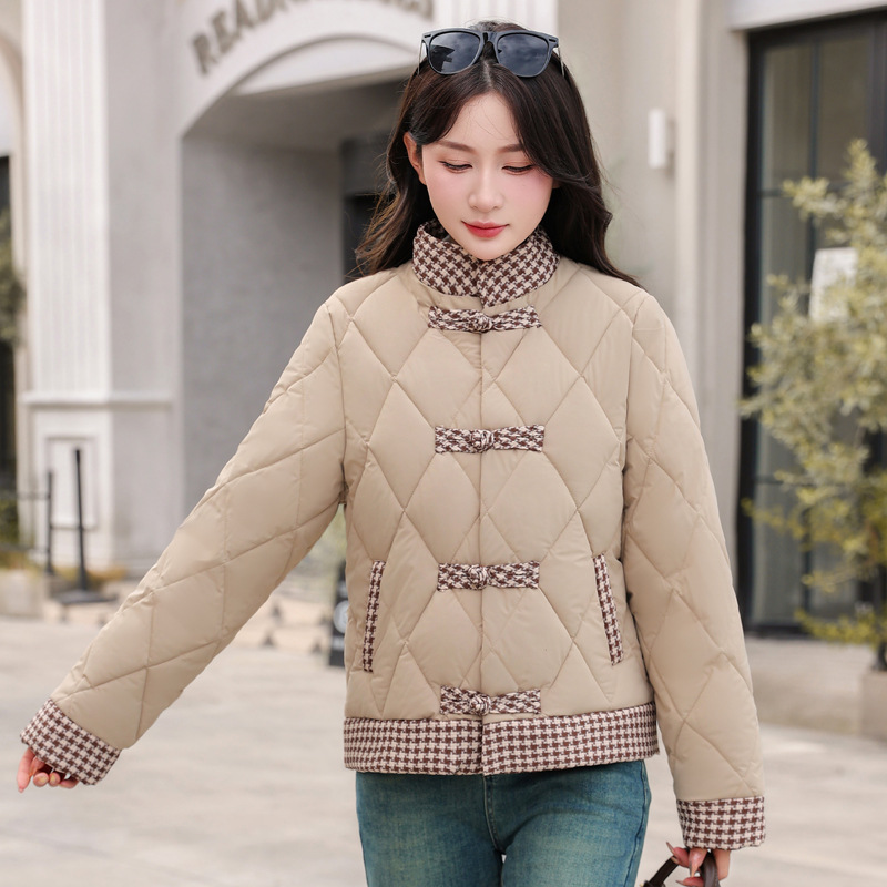 Diseño chino de estilo nacional de costura de algodón de invierno femenino coreano suelto de algodón de disco ligero 2024 image 9