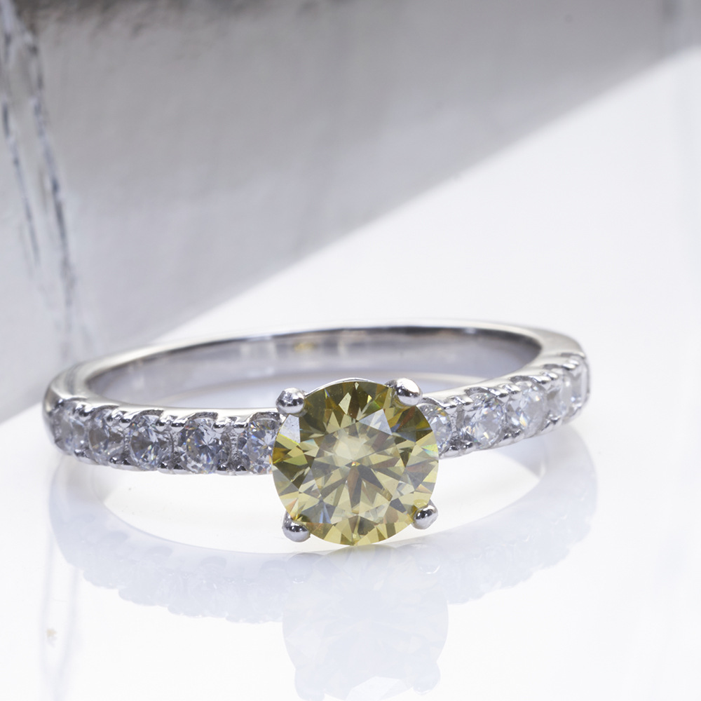 Anillo de diamante de 1 quilate de diamante de color anillo de diamante de simulación con certificado de prueba de bolígrafo de diamante de Europa y América anillo de mujer de venta caliente transfronteriza