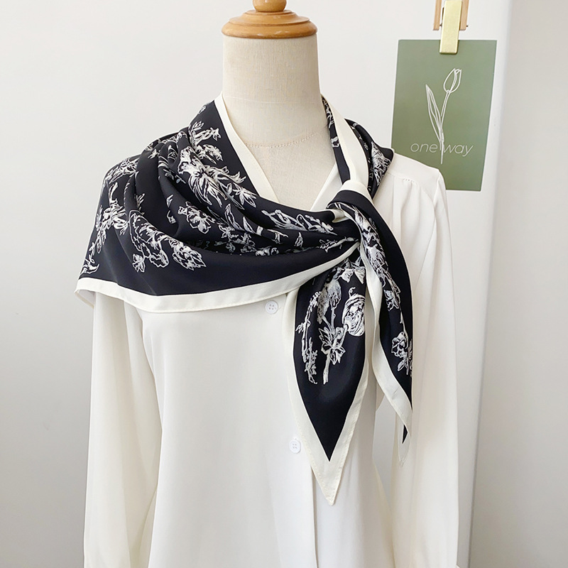 Boceto de toallas de triángulo impresas de flores de viento nueva moda china ropa de viaje con temperamento delgado buñuelo moda