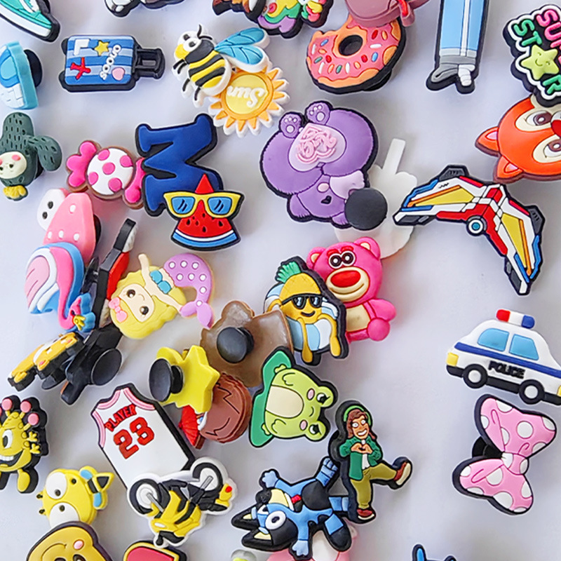 Accesorios de zapatos con agujeros lindos de dibujos animados zapatos zapatos con botones de flores zapatos con agujeros decorativos accesorios de zapatos de bricolaje desmontables