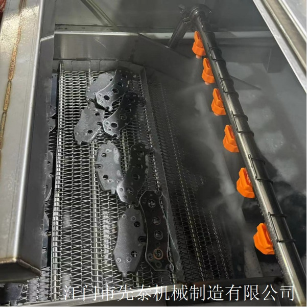 Jiangmen Xiantai 제조업체 제조 자동차 브레이크 패드 탈지 청소 기계 브레이크 디스크 크롤러 초음파 청소 기계