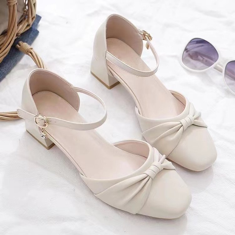 zapatos de tacón alto para mujeres 2024 verano nuevo con faldas sandalias de cabeza gruesa de estilo de hadas botón zapatos de talón medio