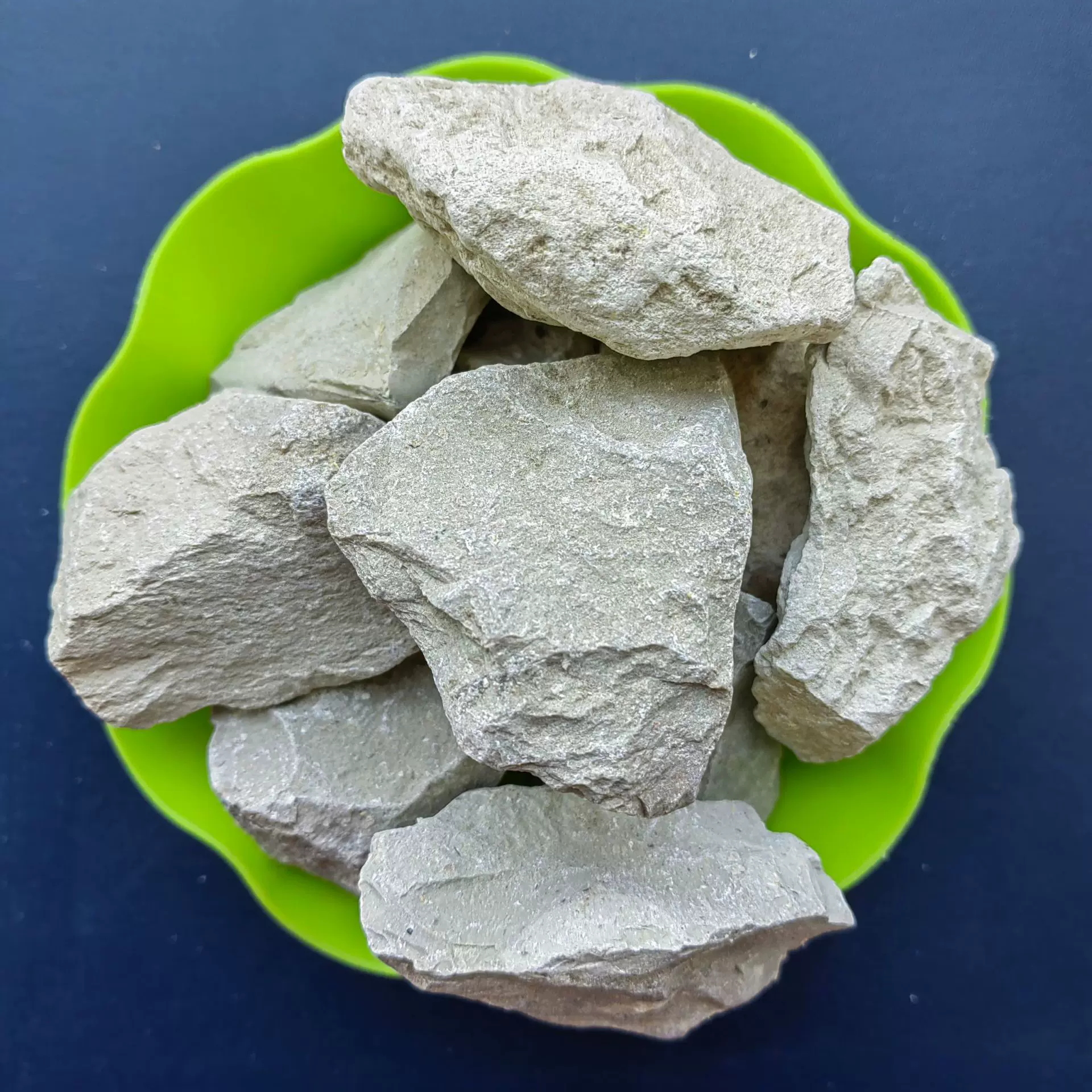 沸石 水产养殖添加饲料级沸石粉 水处理园艺用沸石 沸石颗粒