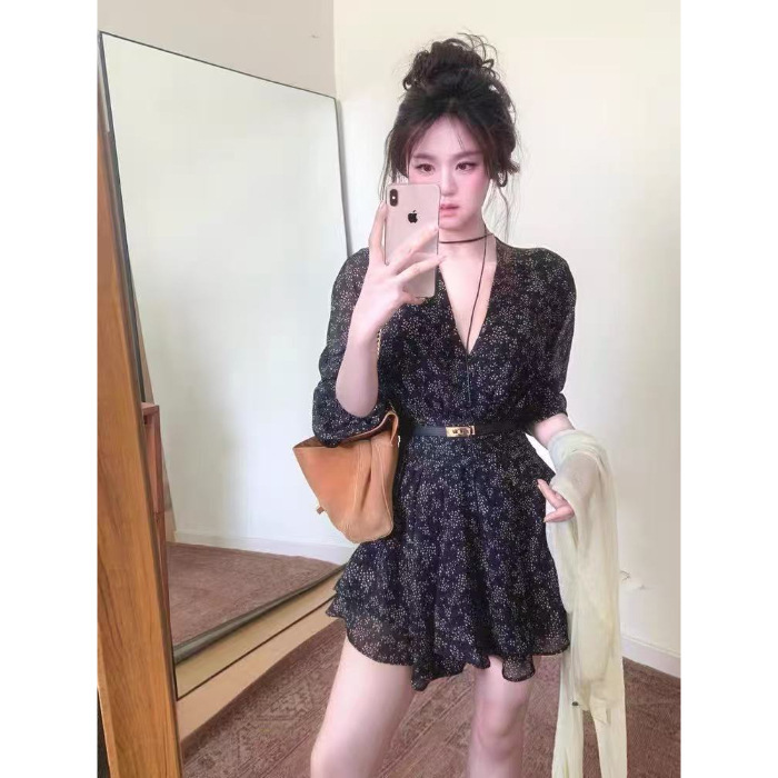 法式复古高级感V领碎花连衣裙子女设计感小个子气质收腰短裙秋季|undefined