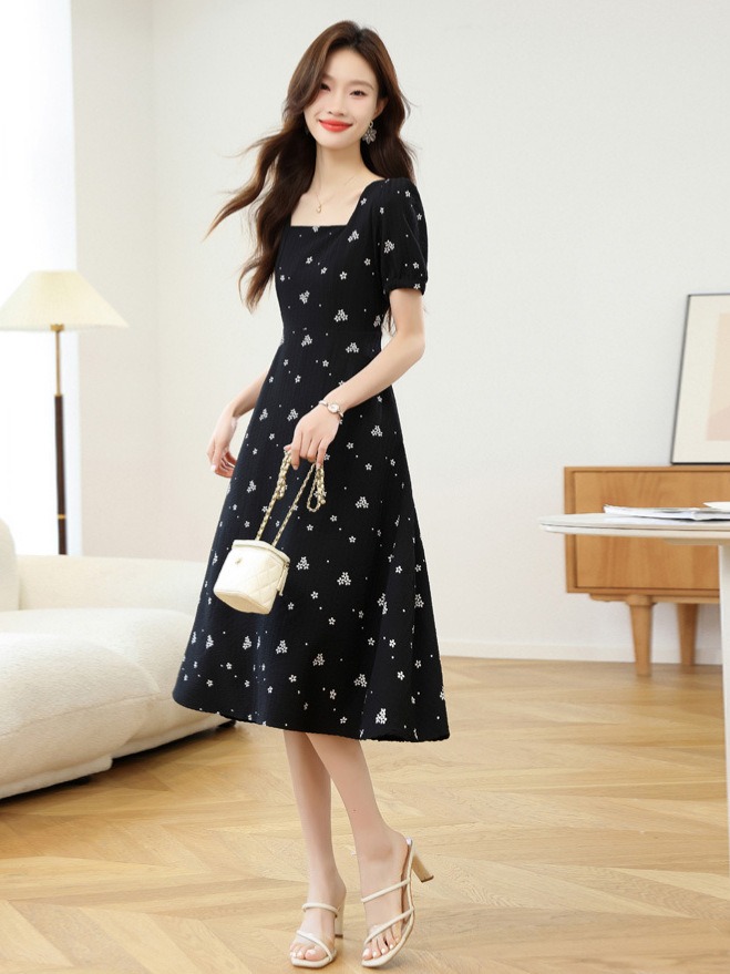 Đầm maxi nữ thắt eo cổ vuông họa tiết hoa đen chất liệu voan mềm mại — Hoa màu đen