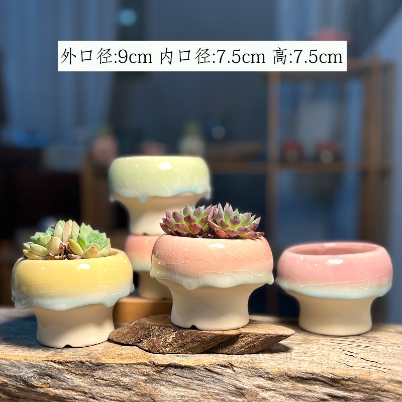 多肉盆栽の植木鉢の創意的な家庭装飾品の釉薬の小さい鍋の氷が割れています。|undefined