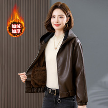 中年妈妈加绒保暖皮衣女秋冬款小个子时尚短款宽松连帽皮夹克外套