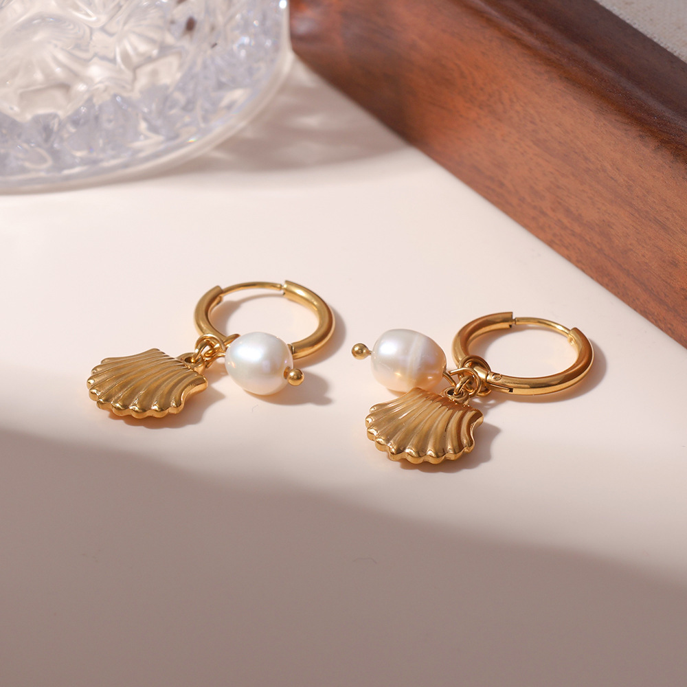 Pendientes en forma de abanico de perla de agua dulce natural de personalidad francesa transfronteriza europea y americana Pendientes de diseño de 18 quilates mujeres al por mayor