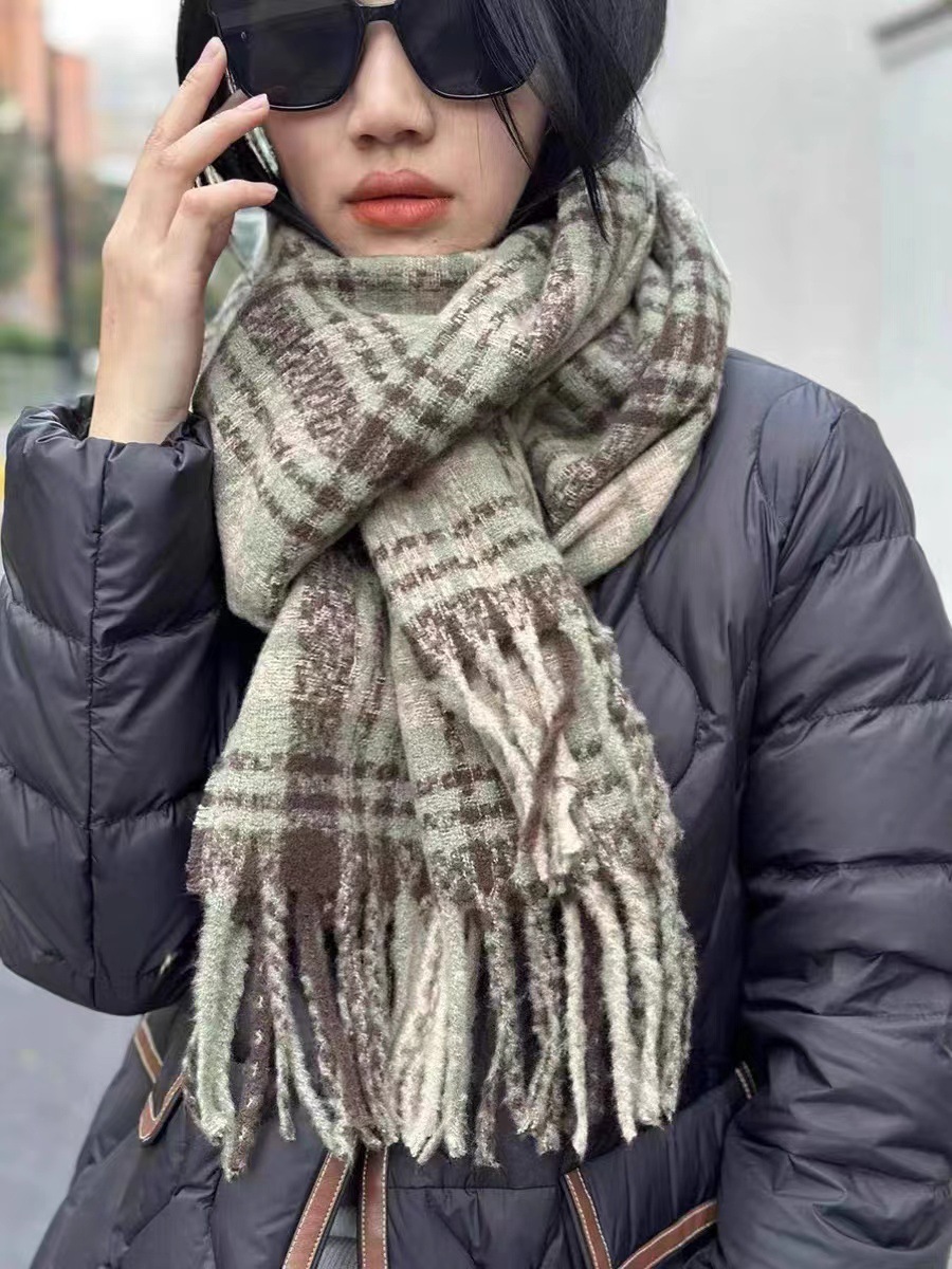 Versión coreana del nuevo producto bufanda a cuadros de cachemira de imitación mujer otoño e invierno bufanda cálida gruesa estudiante bufanda de moda de todo fósforo