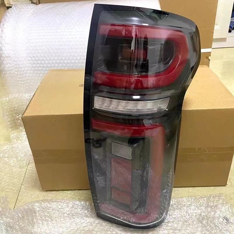 Suitable for the Rear Tail Light Assembly of the Great Wall Poer Passenger Version, Original Factory Rear Brake Light Housing for the Off-Road Version Pickup Truck