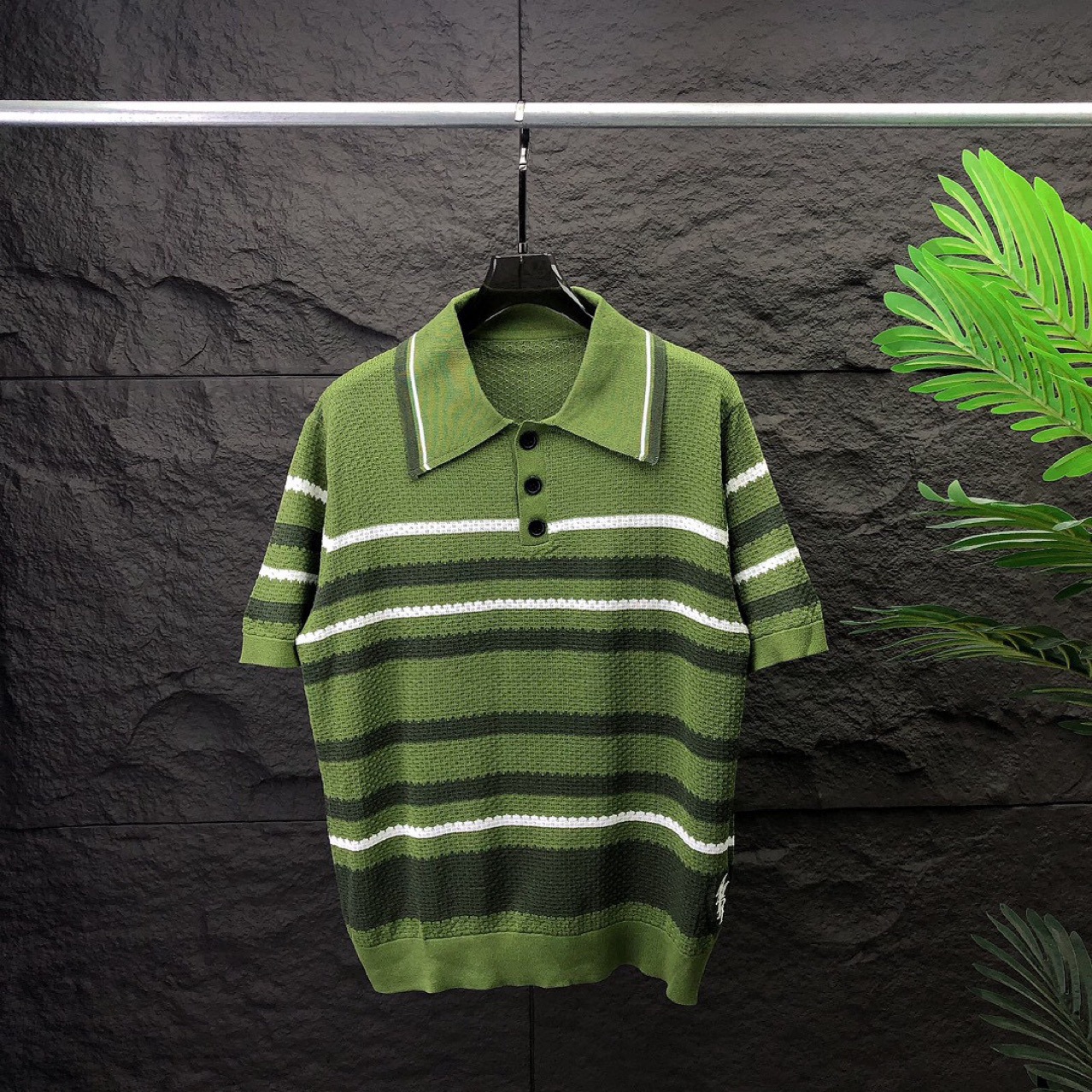 Junge Modeartikel AM Kurzarm Gestrickter 3D-Jacquard-Muster Unisex Ready Stock Polo-Pullover im europäischen und amerikanischen Stil_voghion.com