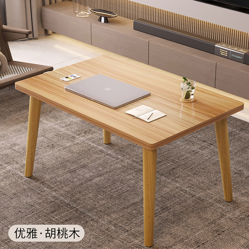 窓の小さいお茶のいくつかの小さいテーブルの客間は軽くて豪華でシンプルです。|undefined