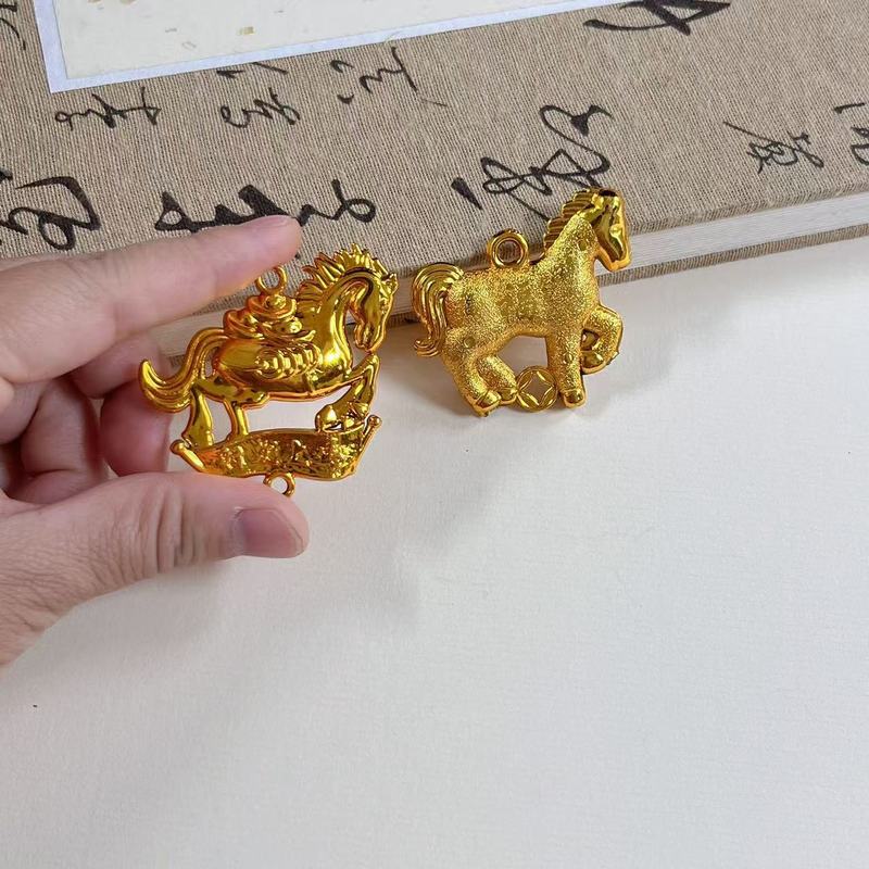 2026新款十二生肖马年小挂件镀金小马新年装饰塑料春节配件装饰品|undefined