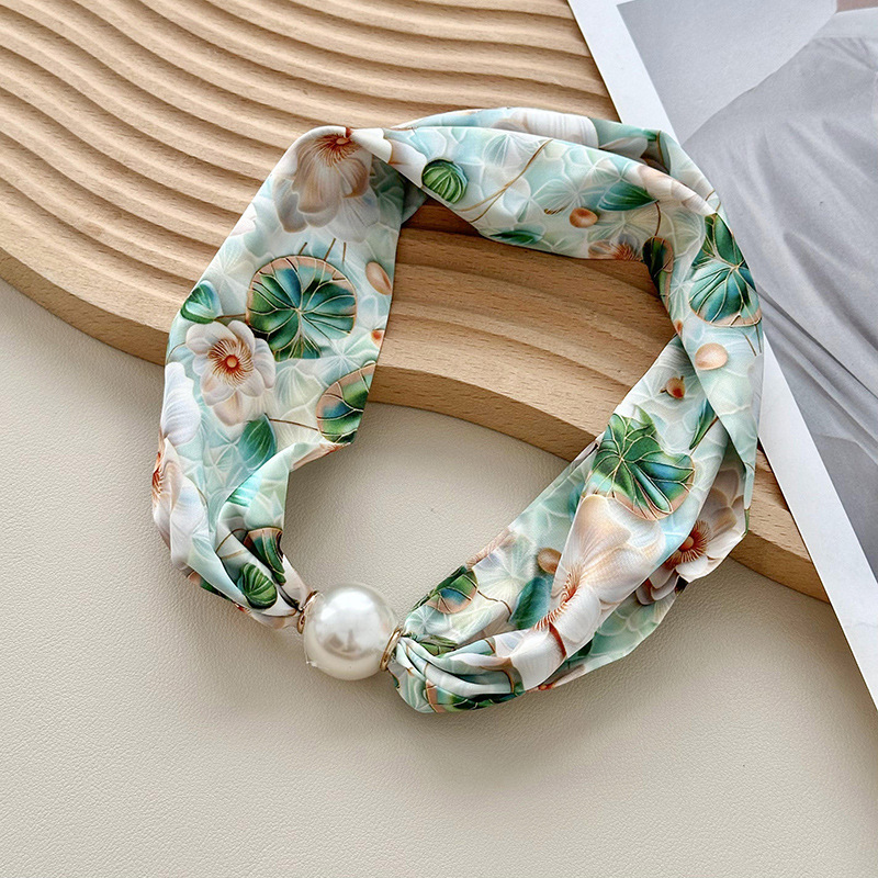 Bufandas de seda para mujeres 2025 nueva alta sensación de decoración bufandas de cuello collar de perlas cadena clavícula bufandas de seda de absorción al por mayor