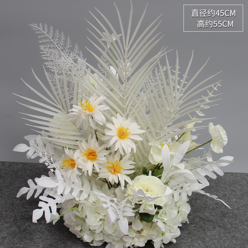 新商品の結婚祝いの大きいタイプの花を並べて絹の花の完成品の装飾をシミュレーションします。|undefined