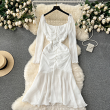 白色连衣裙女法式复古气质方领心机褶皱收腰显瘦高级感鱼尾裙礼服