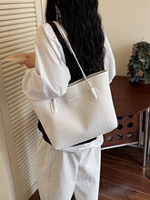 �μ������ͨ�ډ��۰�Ů2026�����������������¿�r�м�ɫ