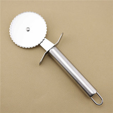 刀刀披萨圆形za披萨刀花边不锈钢轮piz滚轮介饼器烘焙工具滚轮无