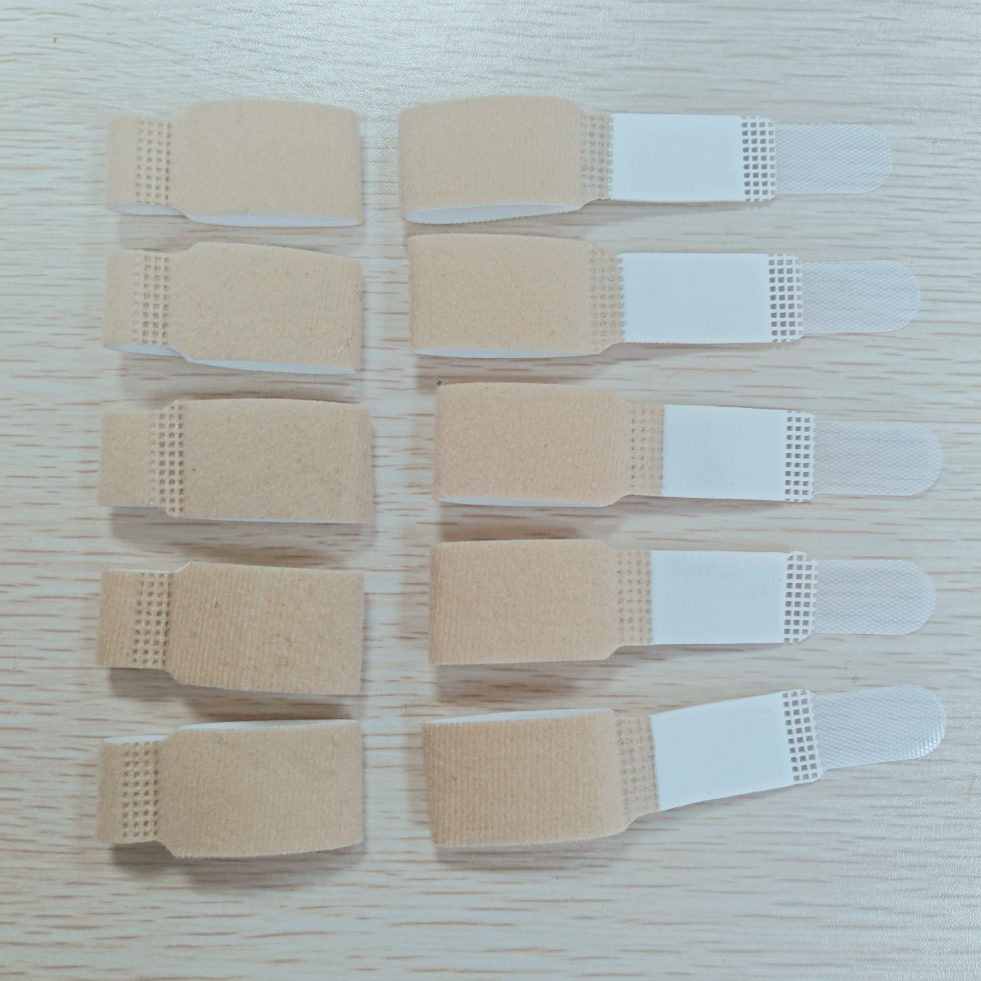 Двухслойные пальцы перекрывают выдвижной большой палец днем и ночью