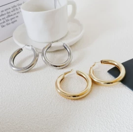 耳环;耳钉;耳坠