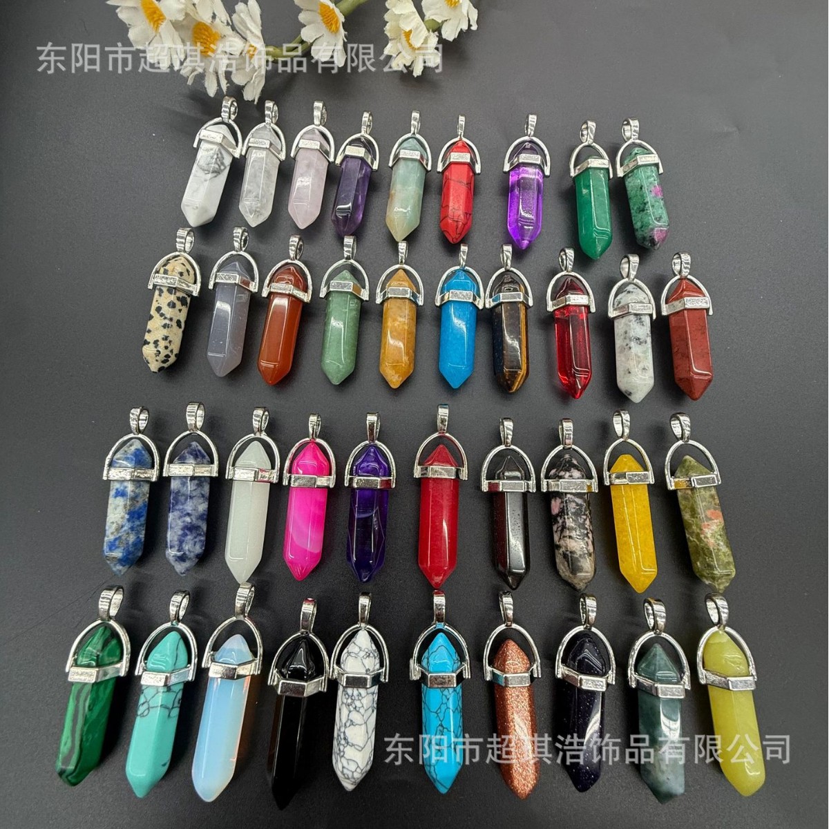 European and American natural stone crystal hexagonal prism pendant, hexagonal prism double-pointed bullet pendant necklace, jewelry wholesale.