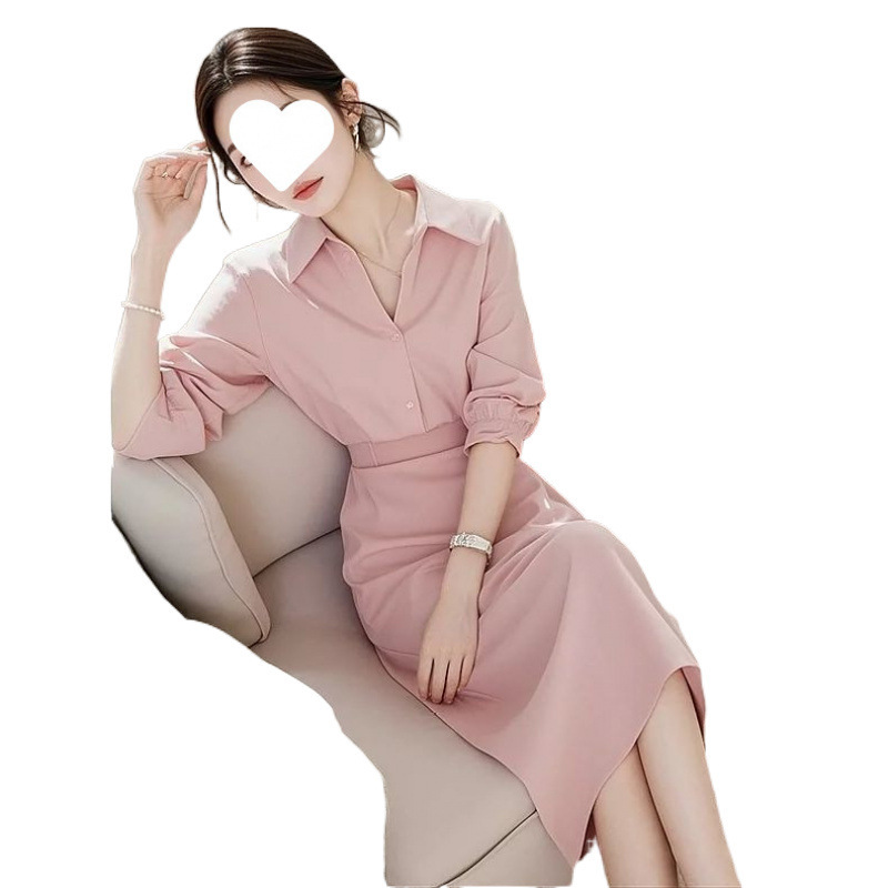 韓劇の女性の主人は超美しい高級感の小さい洋装を着ています。|undefined
