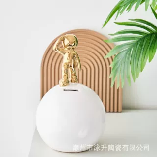 北欧轻奢创意电镀陶瓷摆件电视柜玄关装饰品人物陶瓷工艺品存钱罐