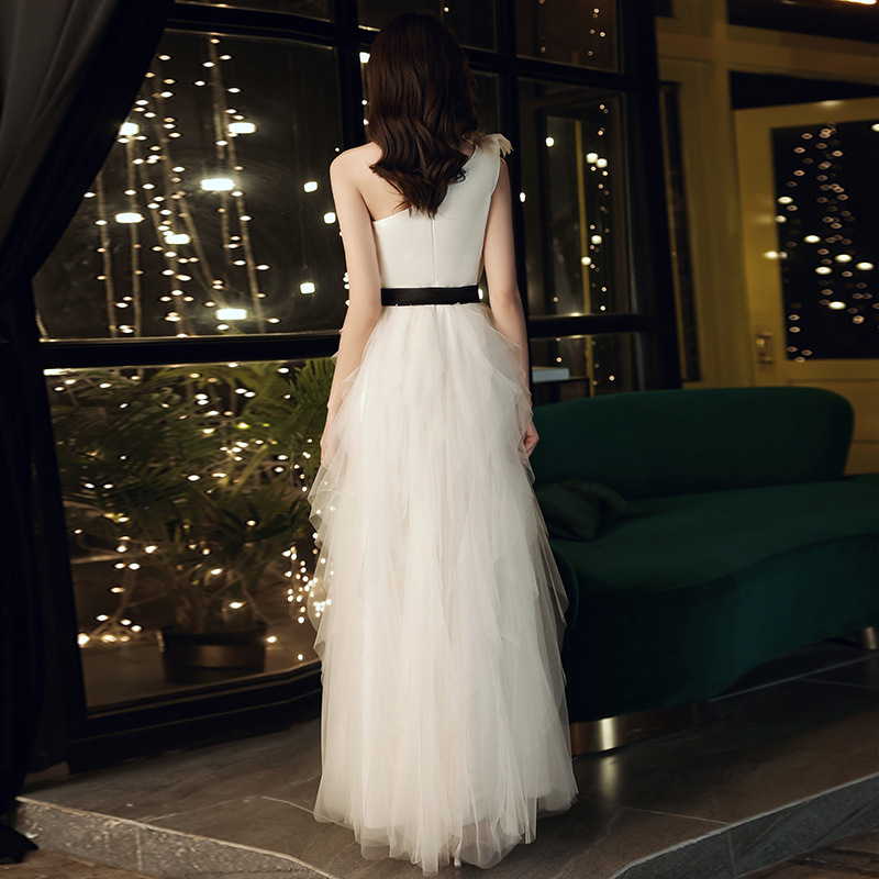 Vestido de noche para fiesta anual para mujer, estilo de alta gama con cinturón y diseño de hombro asimétrico, elegante vestido de anfitriona, vestido elegante para actuación de piano.