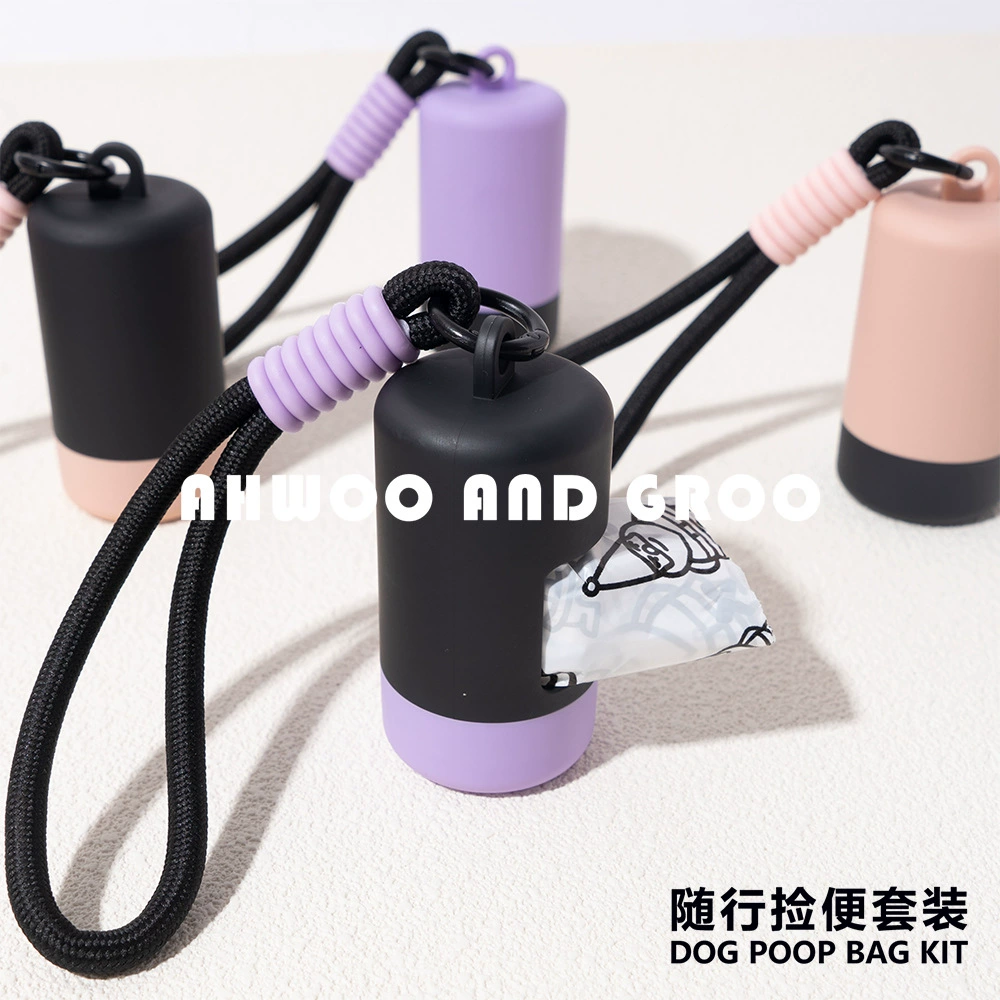 Домашние животные собирают мешки с дерьмом