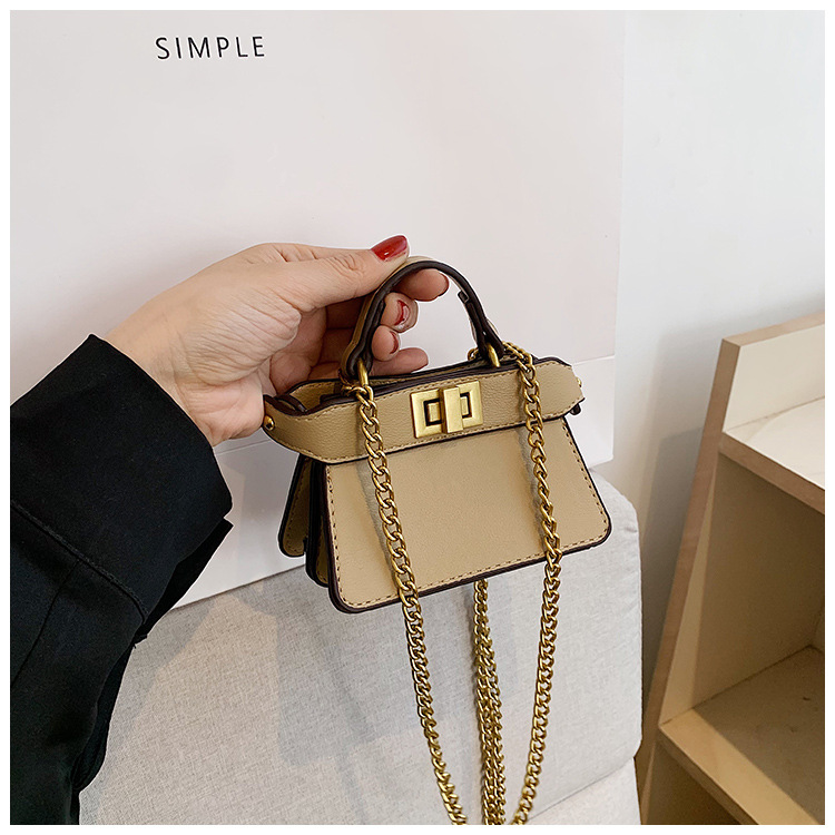 Nuovo stile di sfilata di celebrità di Internet di nicchia Stile di celebrità Stesso stile Borsa per rossetto con catena diagonale a mano con lucchetto a doppia faccia_voghion.com