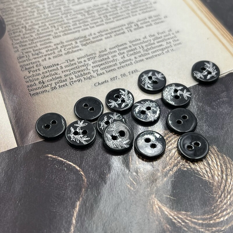 Black Bottom Bamboo Shell Buckle Black Shell Button Retro Personality Men Women Shirt Cardigan Buckle