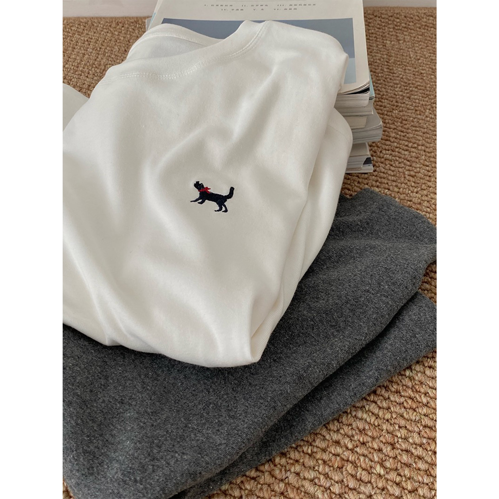 Everyone Has One~ Red Scarf Puppy Long-Sleeved T-Shirt, Round Neck, Brushed Inner Layer, Base Shirt for Women, Early Spring Top Zh2