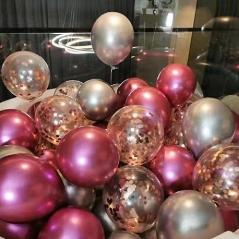 誕生日に風船を配置して結婚します。現場に風船を配置します。|undefined