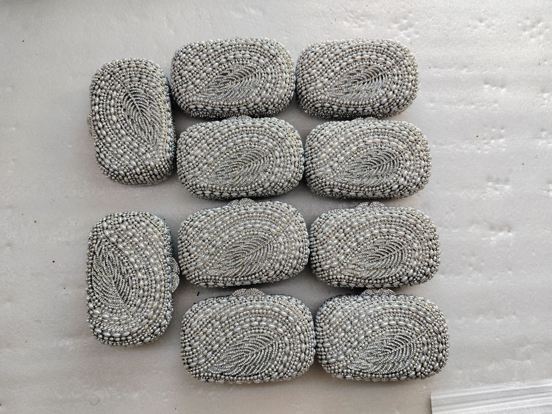 Túi clutch dạ tiệc đính kim cương rỗng lá phong cách mới — Màu trắng, Ngọc trai bạc, Bạc pha lê trắng, Màu sâm panh chi tiết 8