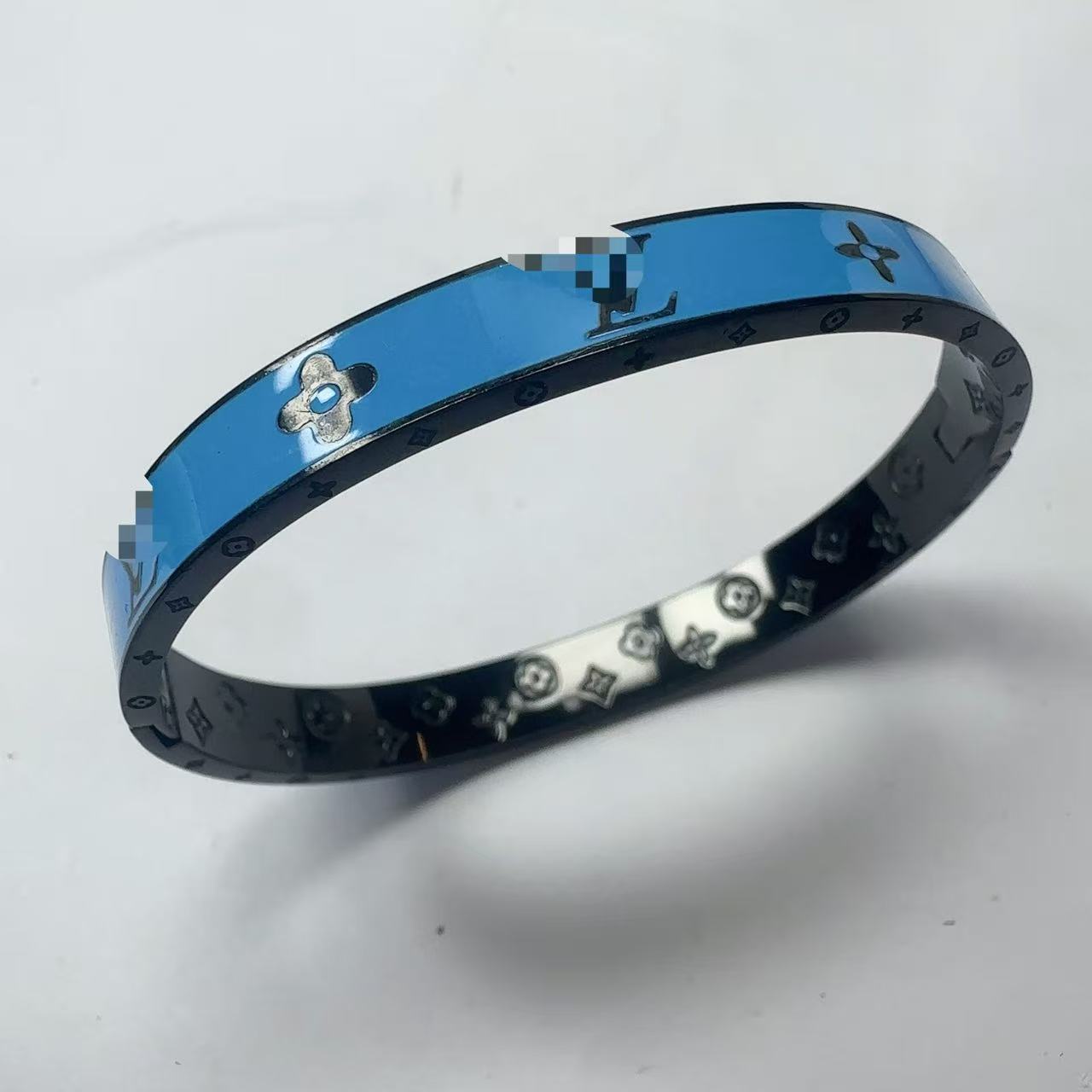 2025 新しいヨーロッパとアメリカのビッグブランドチタン鋼ブレスレット非退色ステンレス鋼ブレスレットバックルオープニングハンドジュエリー卸売