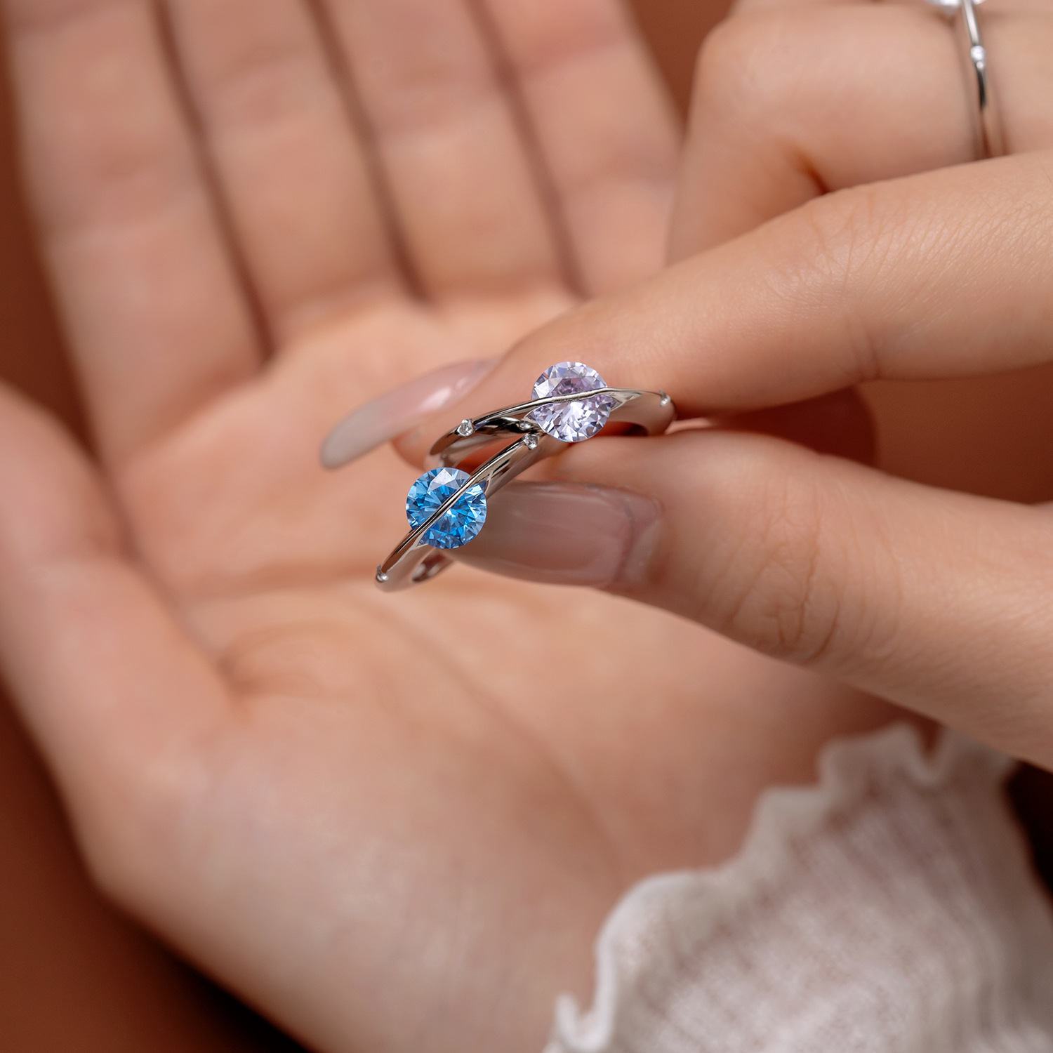 s925 スターリングシルバーつや消し宇宙星回転可能なリング惑星点滅ニッチデザインライト高級ハイエンドリング