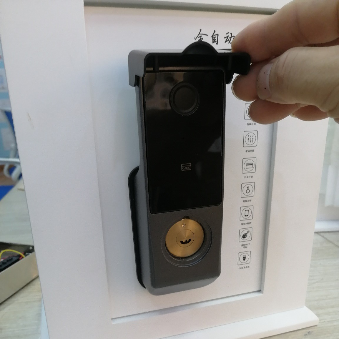 Puerta anticuada puerta antirrobo para el hogar huella digital contraseña tarjeta deslizar control remoto inducción de control electrónico cerradura inteligente Villa huella digital cerradura de la puerta