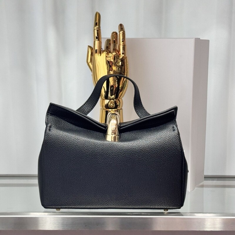 2026 New Minimalist Style Handbag, Fashionable and Simple Designer Shoulder Bag, High-End Lock Buckle Niche Women's Bag Trend